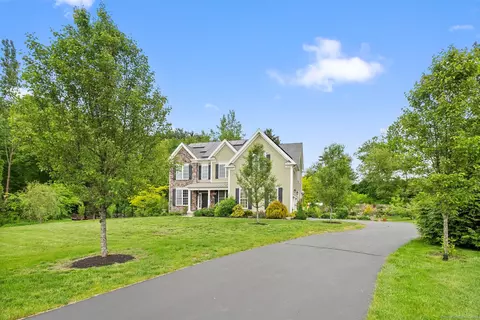 100 Pembroke Ter, Glastonbury, CT 06033