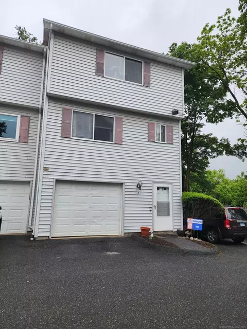 120 Triangle St #1-4, Danbury, CT 06810