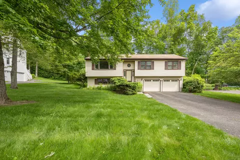110 Oak Dr, Watertown, CT 06795