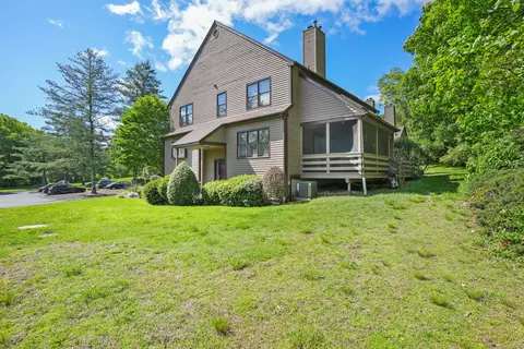 17 Hollow Tree Ln #17, Monroe, CT 06468