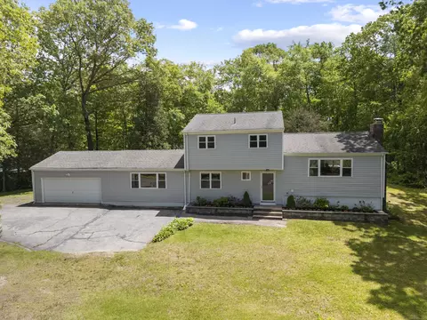 15 Ridgewood Dr, Monroe, CT 06468
