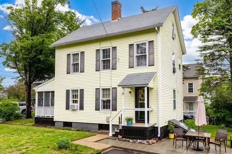 2 Middle Ln, Simsbury, CT 06070