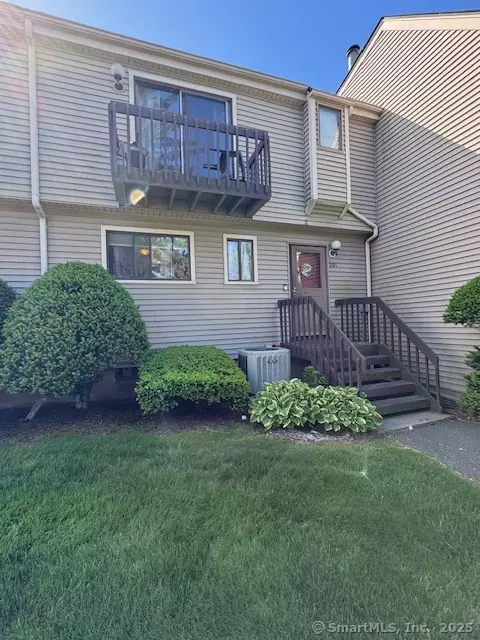 560 Yale Ave #201, Meriden, CT 06450