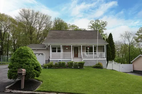 202 Bluebird Dr, Naugatuck, CT 06770