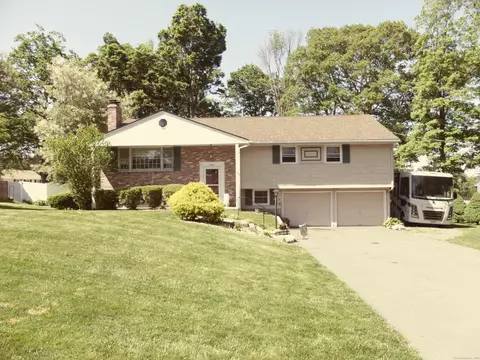90 Dogwood Dr, New Britain, CT 06052