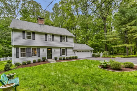 2 Hunter Ln, Ridgefield, CT 06877