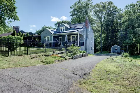 21 Elm St, Plantsville, CT 06479