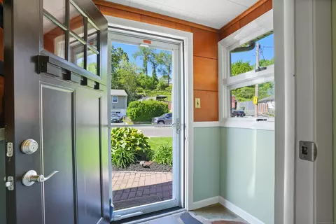 101 Rosengarten Dr, Waterbury, CT 06704