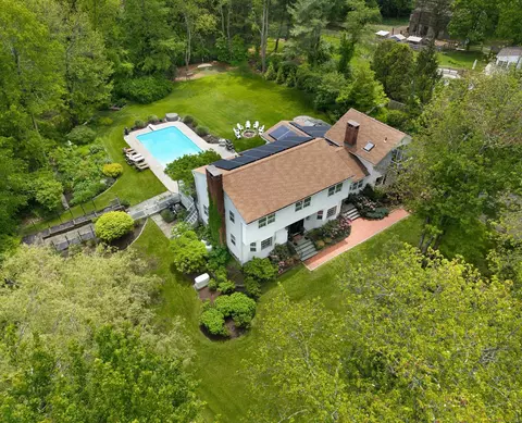 19 Pheasant Ridge Rd, Redding, CT 06896