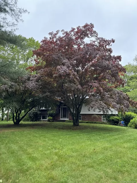 3 Abbey Ln, Shelton, CT 06484