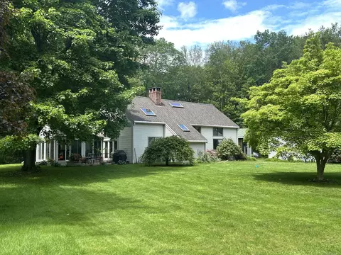 18 Grey Fox Trl, Woodbury, CT 06798