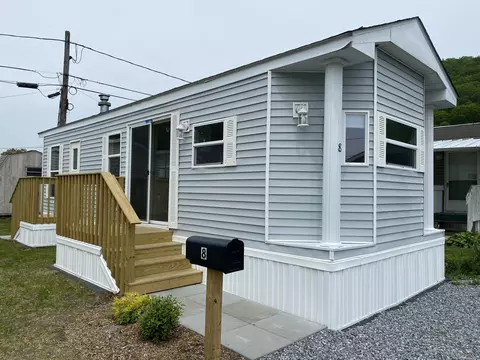 8 Second St, Beacon Falls, CT 06403