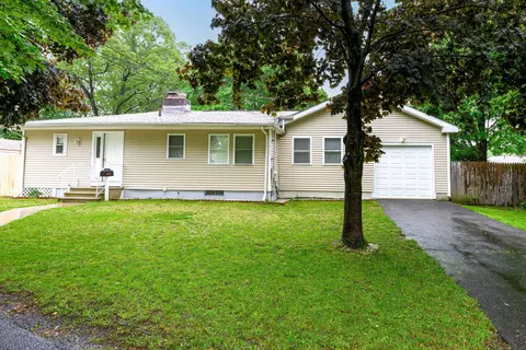 92 Blakeslee Ave, North Haven, CT 06473