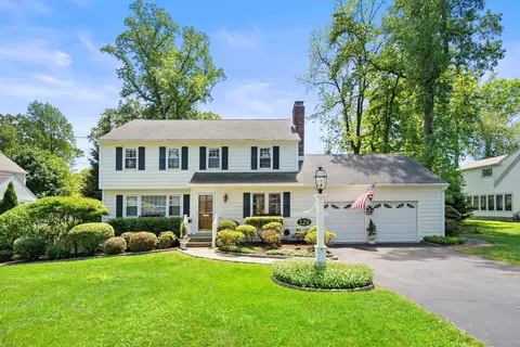 129 Brookmere Dr, Fairfield, CT 06824