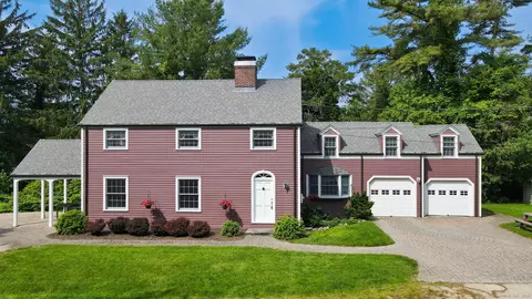217 Great Neck Rd, Waterford, CT 06385