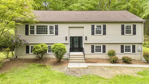 23 Aunt Pattys Ln W, Bethel, CT 06801