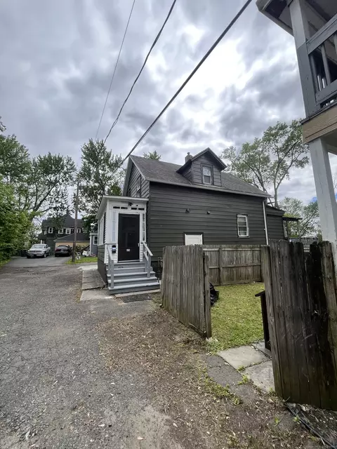 25 Bliss St, Hartford, CT 06114