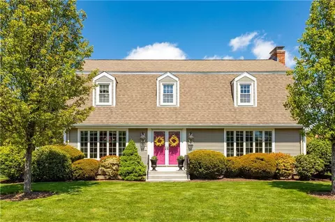 135 Old Common Rd, Wethersfield, CT 06109