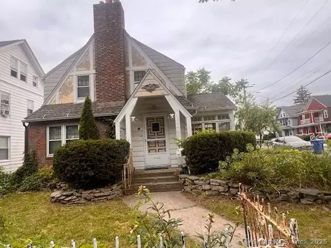 403 Cooke St, Waterbury, CT 06710