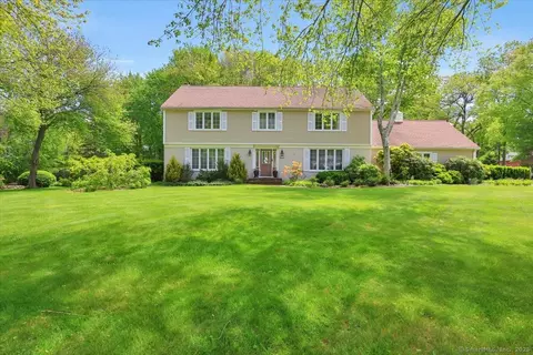 190 Bronson Dr, Middlebury, CT 06762