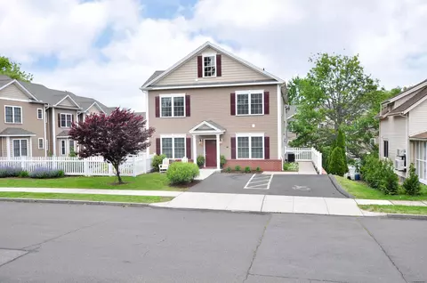 35 Ringgold St #401, West Hartford, CT 06119
