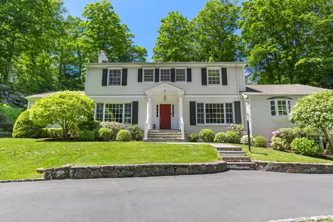 36 Horseshoe Rd, Cos Cob, CT 06807