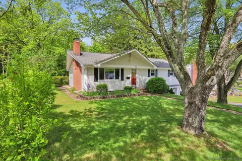 42 Arnott Rd, Manchester, CT 06040