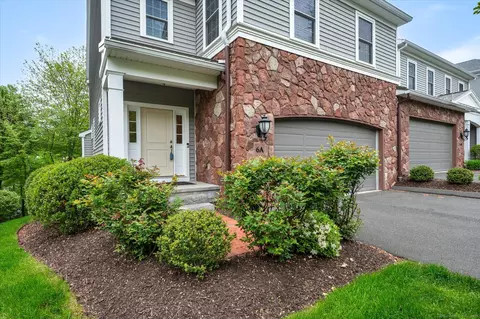 6 Mill Pond Ln #A, Simsbury, CT 06070