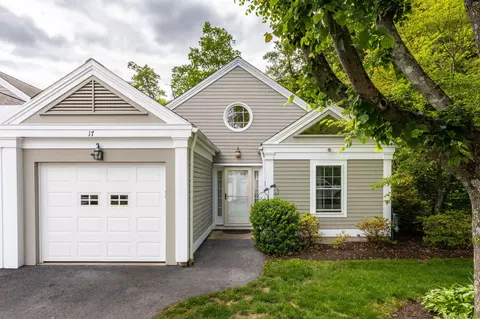 17 Saint George Pl #17, Sandy Hook, CT 06482