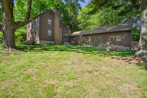 1975 Huntington Rd, Stratford, CT 06614