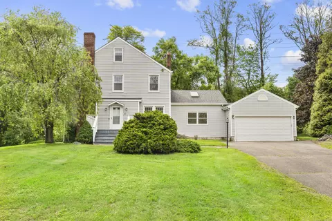 10 Paddock Pl, Milford, CT 06461