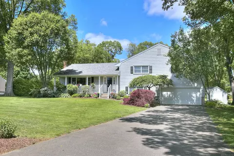 85 Oakridge Rd, Trumbull, CT 06611