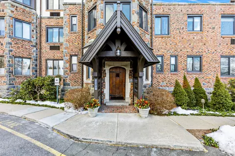 47 Lafayette Pl #4C, Greenwich, CT 06830