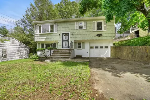9 Marlin Dr, Norwalk, CT 06854