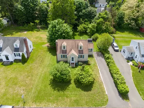 82 Vernon Center Hts, Vernon, CT 06066