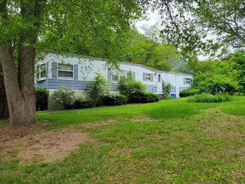 932 Long Cove Rd #TRLR 8, Gales Ferry, CT 06335