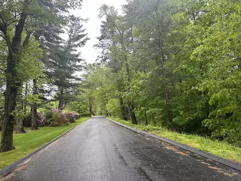 58 Chesham Dr, Middlebury, CT 06762