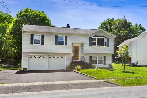 34 Plumtrees Rd, Bethel, CT 06801