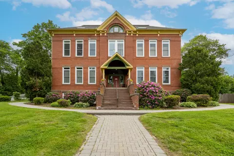 58 Woodley Ct #14, Meriden, CT 06450