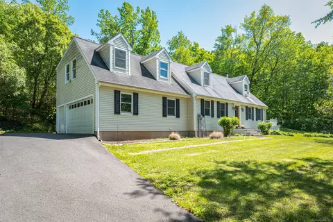 15 Brittany Dr, Durham, CT 06422