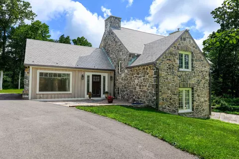 12 Woods Rd, Bethany, CT 06524