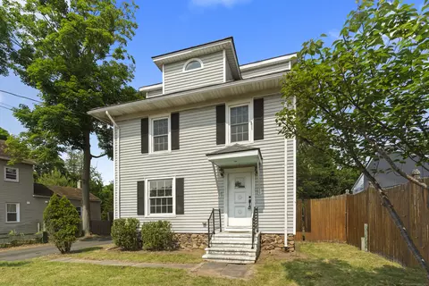 21 Chapel St, Wallingford, CT 06492