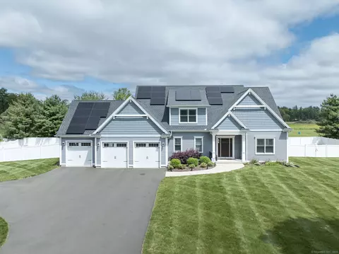 8 Stratton Farms Rd, Suffield, CT 06093