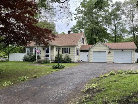 35 Lindberg St, Torrington, CT 06790