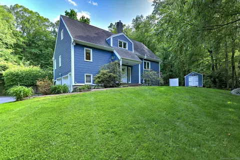 76 Crestwood Rd, Bethany, CT 06524
