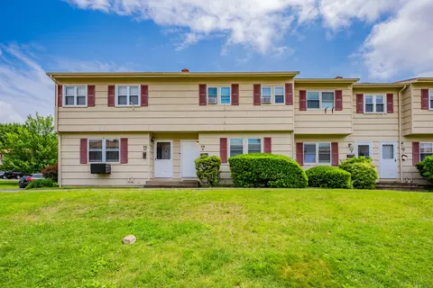 68 Round Tree Dr #9, Naugatuck, CT 06770