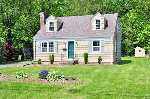 6 Lennox Ave, Windsor, CT 06095