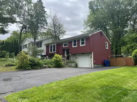 61 Litchfield Rd, Unionville, CT 06085