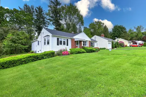 6 Hillview Ave, Hamden, CT 06514