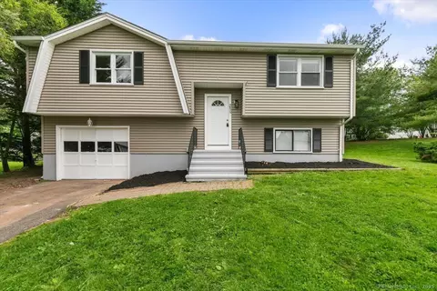 258 Cartpath Dr, Meriden, CT 06450